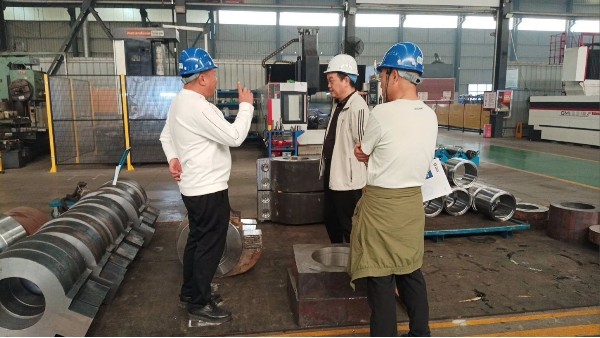 新鄉(xiāng)市王總一行蒞臨河南雙志生產基地參觀交流